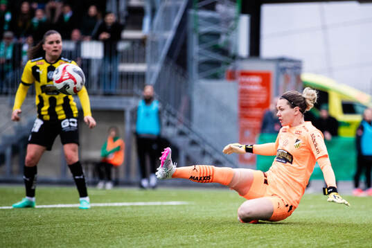 Häckens målvakt Jennifer Falk