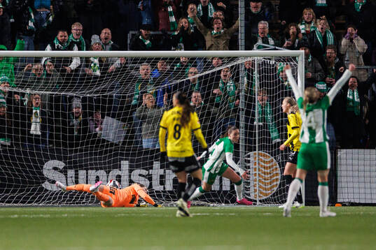 Hammarbys Smilla Vallotto gör 1-0