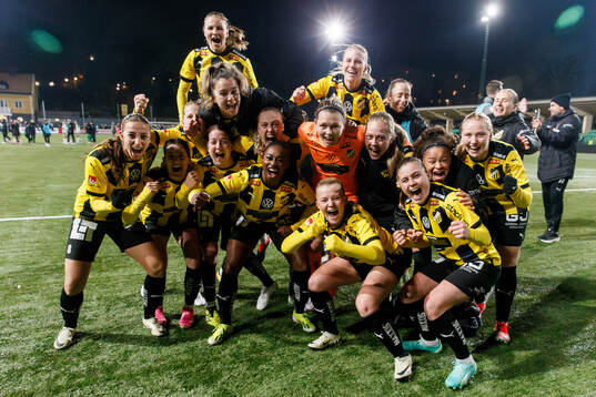 Häckens spelare jublar