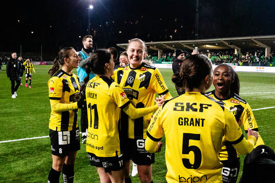 Häckens Clarissa Larisey, Ruby Grant och Monica Jusu Bah