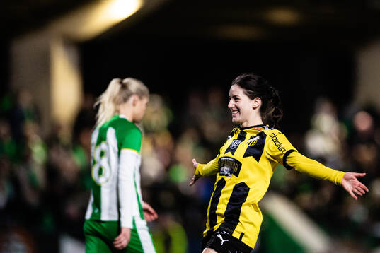 Häckens Clarissa Larisey jublar med Hammarbys Alice
