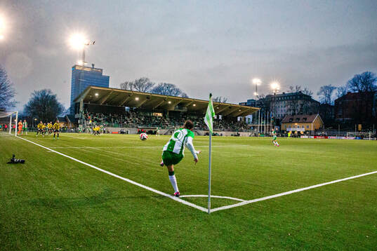 Hammarbys Smilla Vallotto med hörna på Hammarby IP