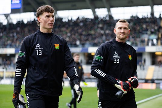 GAIS målvakt Kees Sims och målvakt Erik Krantz innan