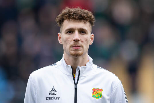 GAIS Anes Cardaklija på line up innan fotbollsmatchen i