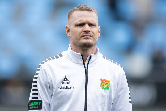 GAIS Jonas Lindberg på line up innan fotbollsmatchen i