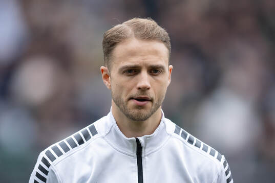 GAIS Gustav Lundgren på line up innan fotbollsmatchen i