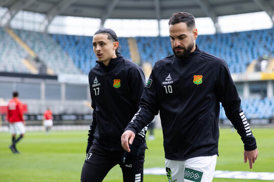 GAIS Amin Boudri och Mervan Celik innan fotbollsmatchen i