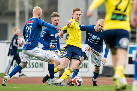 Ängelholms Karl Gunnarsson och Norrby IFs Andreas Hansen