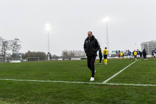 Ängelholms huvudtränare Andreas Granqvist deppar