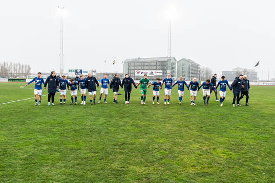Norrby IFs spelarna jublar