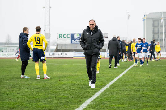 Ängelholms huvudtränare Andreas Granqvist deppar