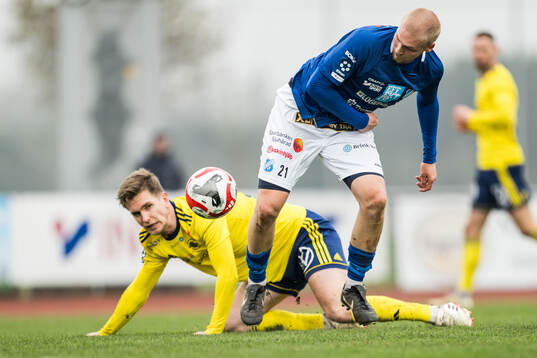 Ängelholms Niklas Svensson och Norrby IFs Andreas Hansen