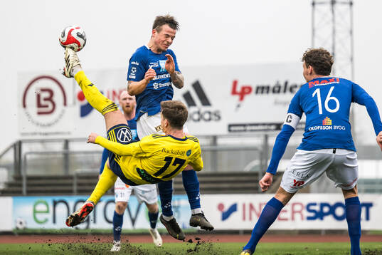 Ängelholms Niklas Svensson  och Norrby IFs Anton Pärleholt