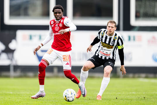 Sandvikens IFs Calvin Kabuye och Landskronas Philip