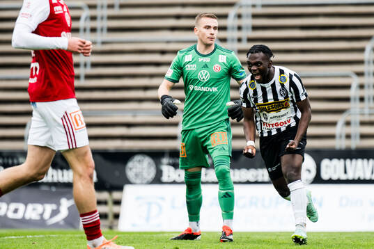 Sandvikens IFs målvakt Felix Jakobsson deppar och