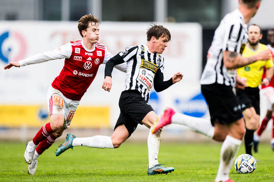 Sandvikens IFs Lukas Vikgren och Landskronas Victor Karlsson