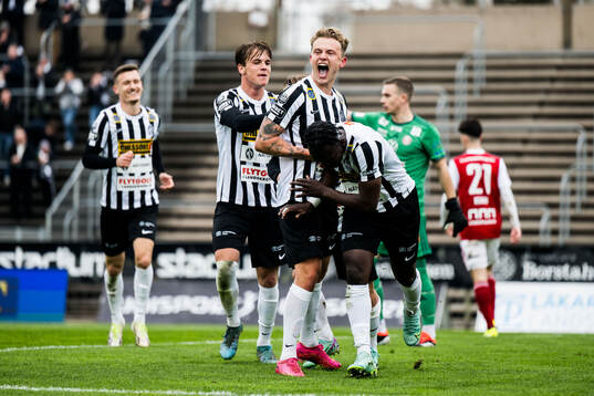Landskronas Frederik Ihler och Kofi Asare jublar