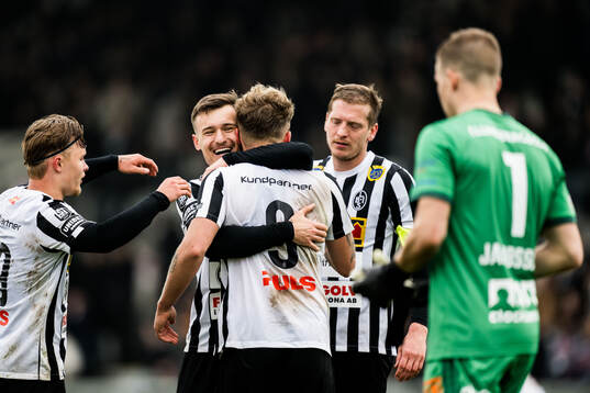 Landskronas Robin Dzabic och Frederik Ihler jublar