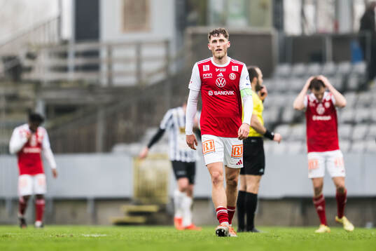 Sandvikens IFs Emil Engqvist deppar