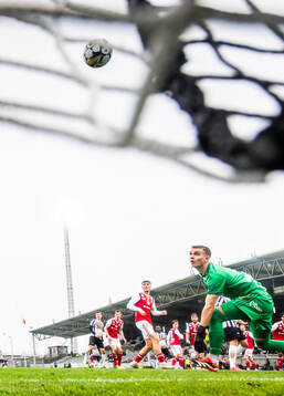 Landskronas Kofi Asare skjuter in 4-0 målet bakom