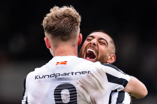 Landskronas Frederik Ihler och Rassa Rahmani jublar