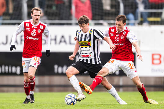 Landskronas Max Nilsson och Sandvikens IFs Daniel Söderberg