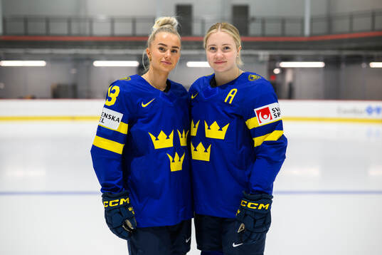 Wilma Sundin and Lina Ljungblom of Sweden at a team photo