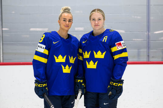 Wilma Sundin and Lina Ljungblom of Sweden at a team photo