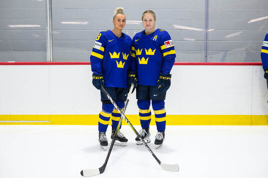 Wilma Sundin and Lina Ljungblom of Sweden at a team photo