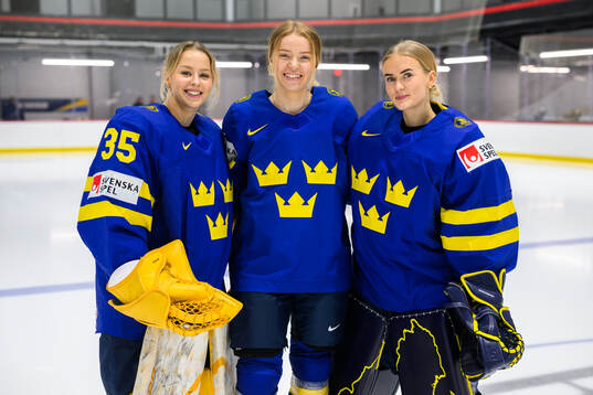 goaltender Tindra Holm, Paula Bergström and goaltender