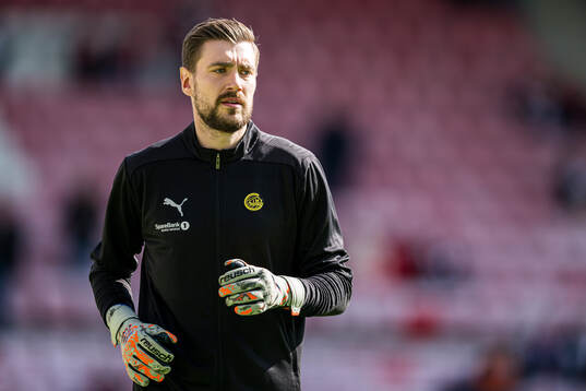 Nikita Haikin of Bodø/Glimt warms up