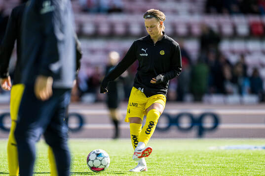 August Mikkelsen of Bodø/Glimt warms up