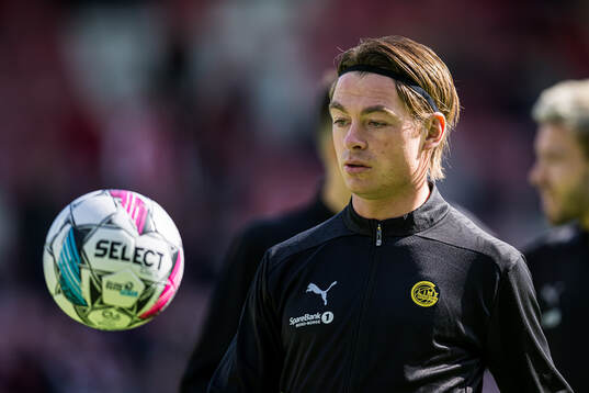 Patrick Berg of Bodø/Glimt warms up