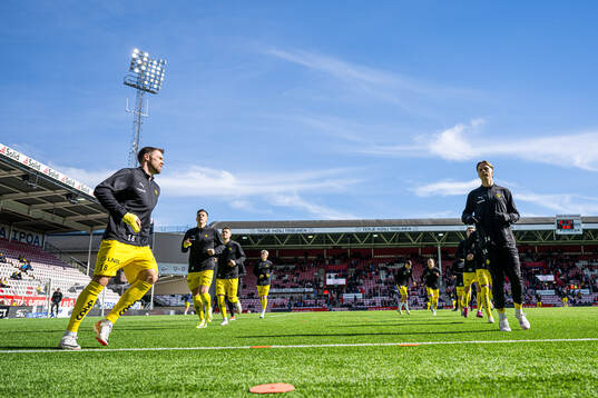 Brede Moe and Ulrik Saltnes of Bodø/Glimt warms up