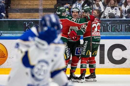 Frölundas Jere Innala jublar
