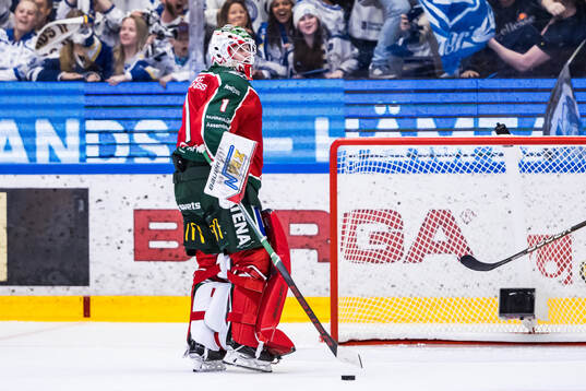 Frölundas målvakt Lars Johansson deppar
