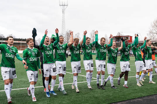 Brages spelare jublar