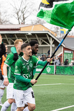 Brages Emil Tot Wikström jublar