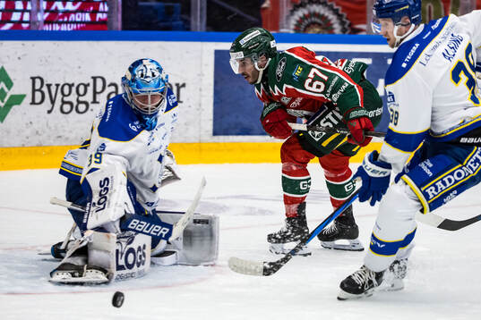 Leksands målvakt Filip Larsson och Frölundas Jayden