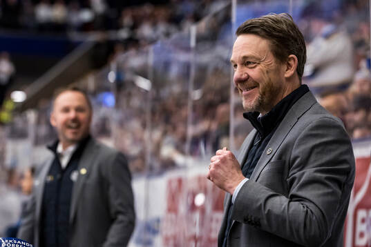 Leksands tränare Charles Berglund jublar
