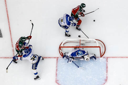 Frölundas Jayden Halbgewachs och Leksands Olle Alsing och