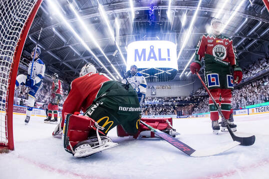 Frölundas målvakt Lars Johansson och Frölundas Linus