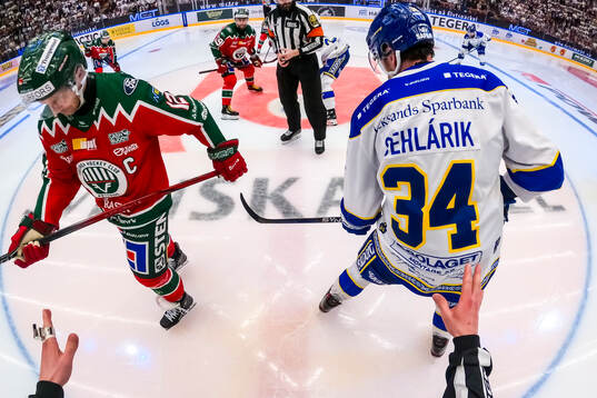 Frölundas Max Friberg och Leksands Peter Cehlarik