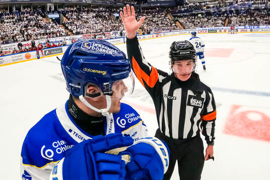 Leksands Martin Karlsson och Domare Alexander Österberg