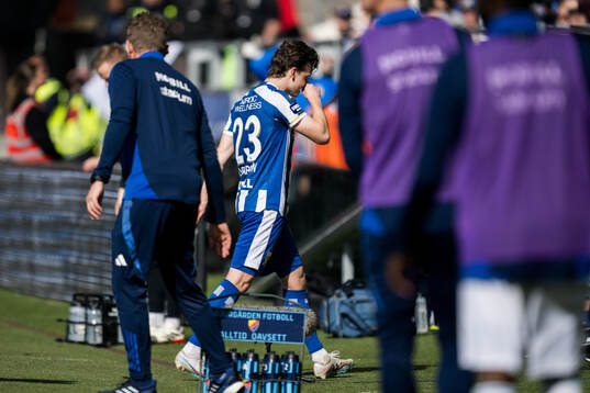 IFK Göteborgs Kolbeinn Thordarson lämnar planen