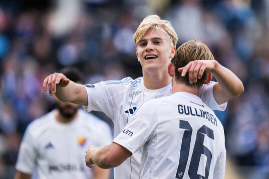 Djurgårdens Lucas Bergvall och Tobias Gulliksen jublar