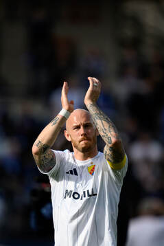 Djurgårdens Magnus Eriksson tackar publiken