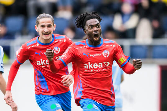 Helsingborgs Ervin Gigovic och Benjamin Acquah jublar