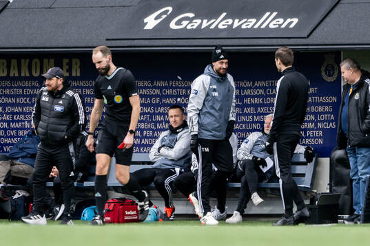 Gefles målvaktstränare Tim Markström på bänken lämnar