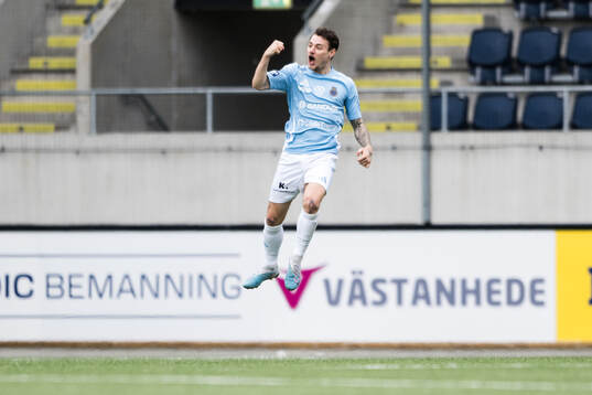 Gefles Adrian Edqvist jublar